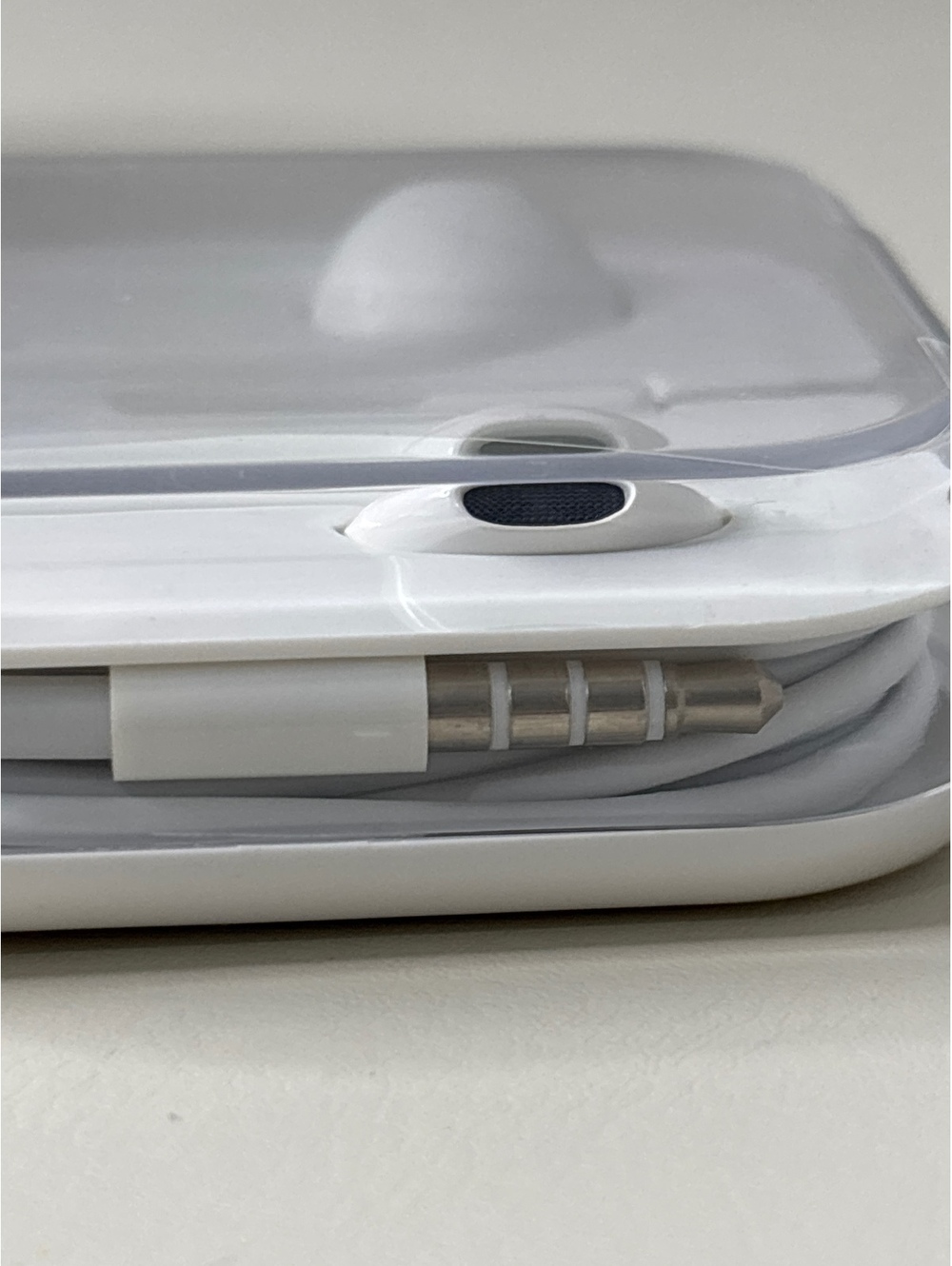 Wired Earphones with Remote and Mic - Pack of 2 - Picture 3 of 3